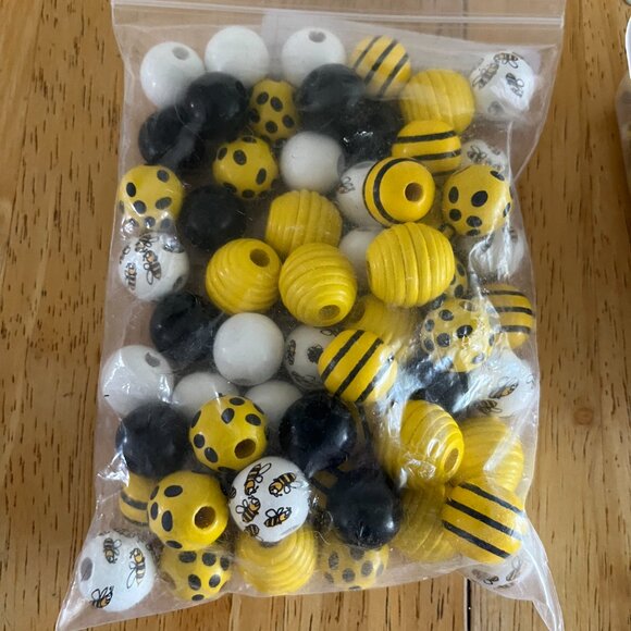 Honey Bee Decor & Crafting Lot - Over 350 Pieces in Lot - Picture 3 of 16